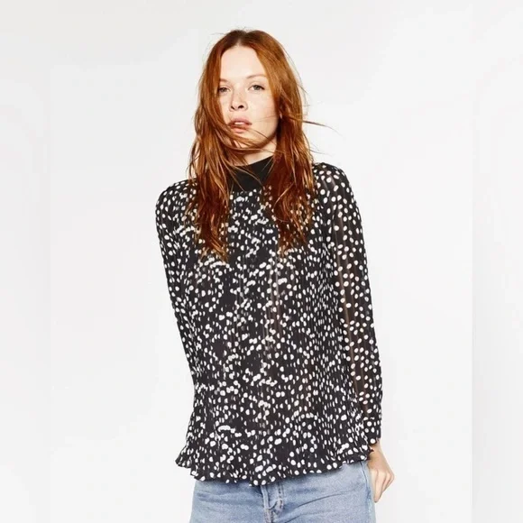 Zara Womenβs Accordion Pleat Mock Neck Bow Tie Blouse Size XS - Picture 1 of 17